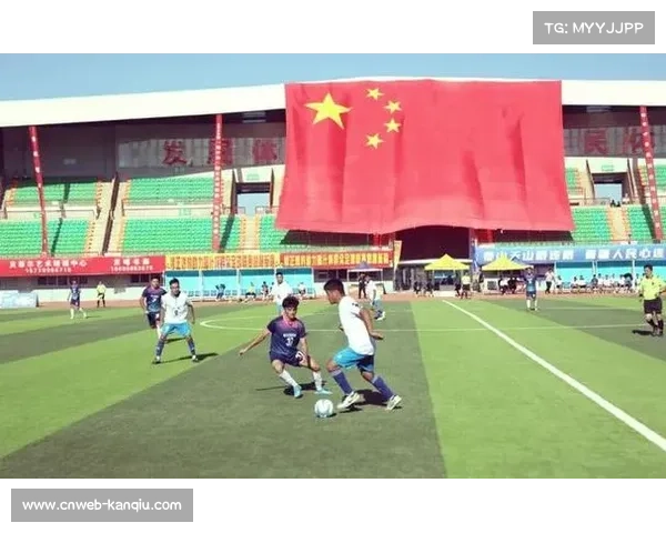 喀什杯足球邀请赛开幕：16队角逐226万奖金，业余与职业同台竞技